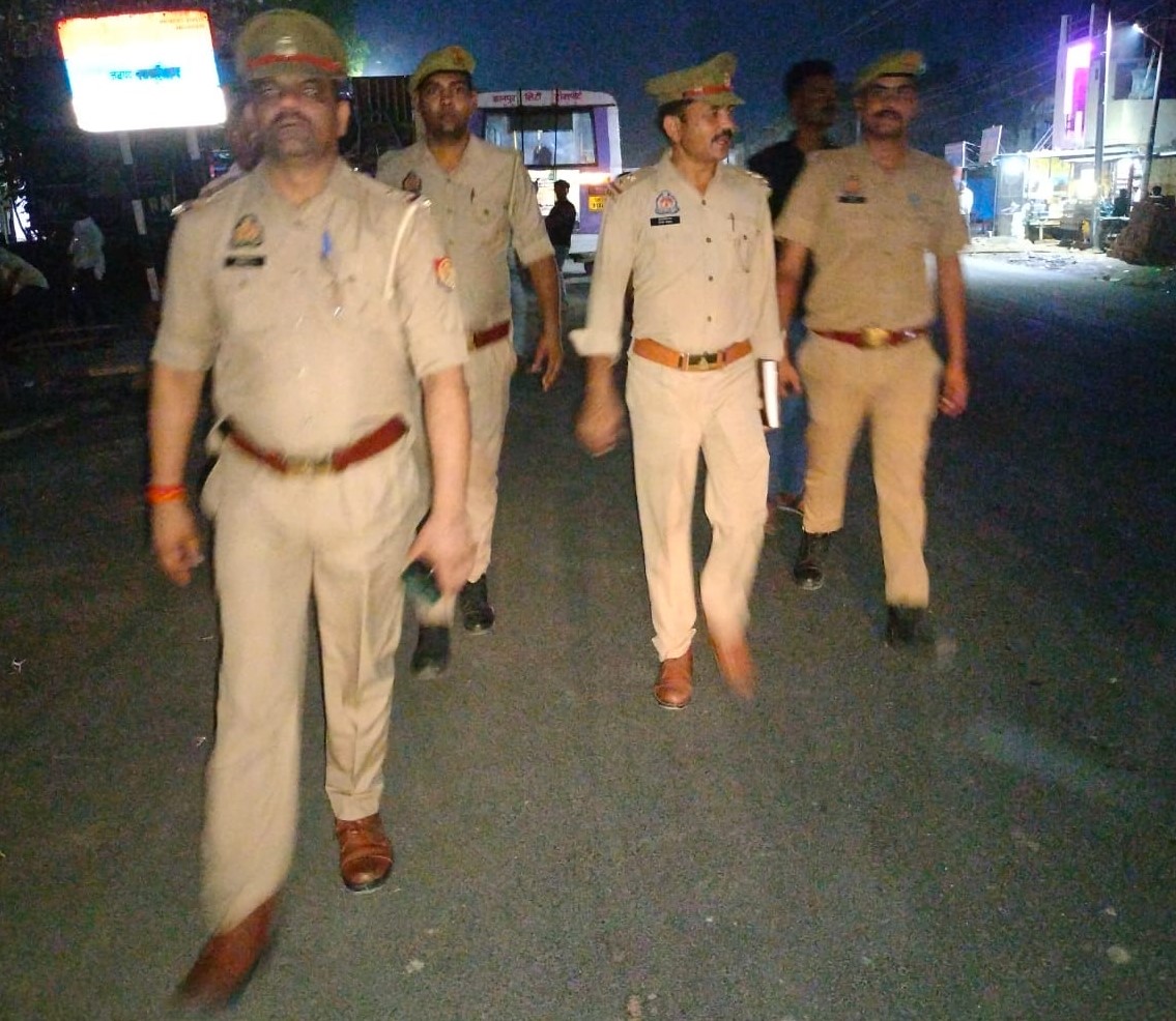 #Kanpurdehatpolice पुलिस अधीक्षक @bbgtsmurthyips के निर्देशन में व ASP के मार्गदर्शन में लोकसभा चुनाव के दृष्टिगत जनपद में शांति एवं कानून व्यवस्था बनाये रखने हेतु थाना मूसानगर पुलिस द्वारा अपने क्षेत्र में पैदल गस्त कर आम-जनमानस को सुरक्षा का भरोसा दिलाया गया। #FootPatrolling