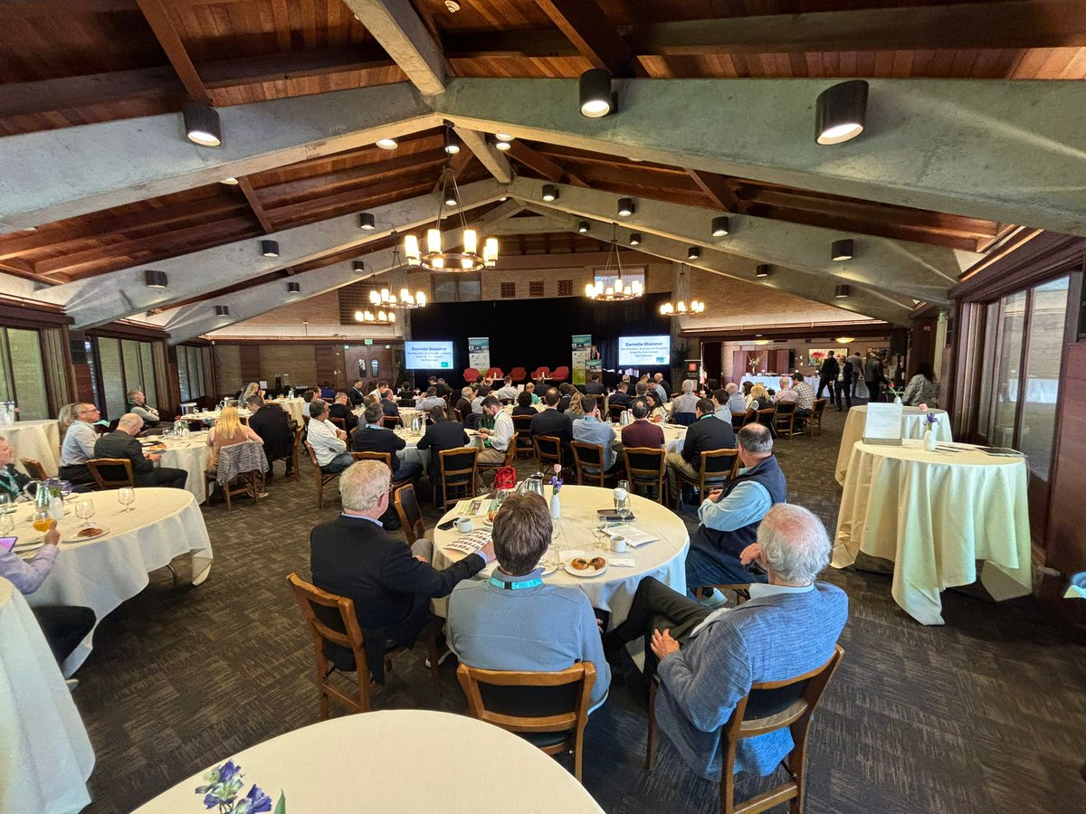 aislingevents's tweet photo. We are off and running here in @Stanford with the first-ever #IrishRoundtable in the Valley linking Ireland, North & South, with Silicon Valley. Our focus all day will be AI and the world of work. Consul General Micheál Smith opening proceedings. @IrelandinSF @SeamusMcAteer https://t.co/BBtRvBySm5