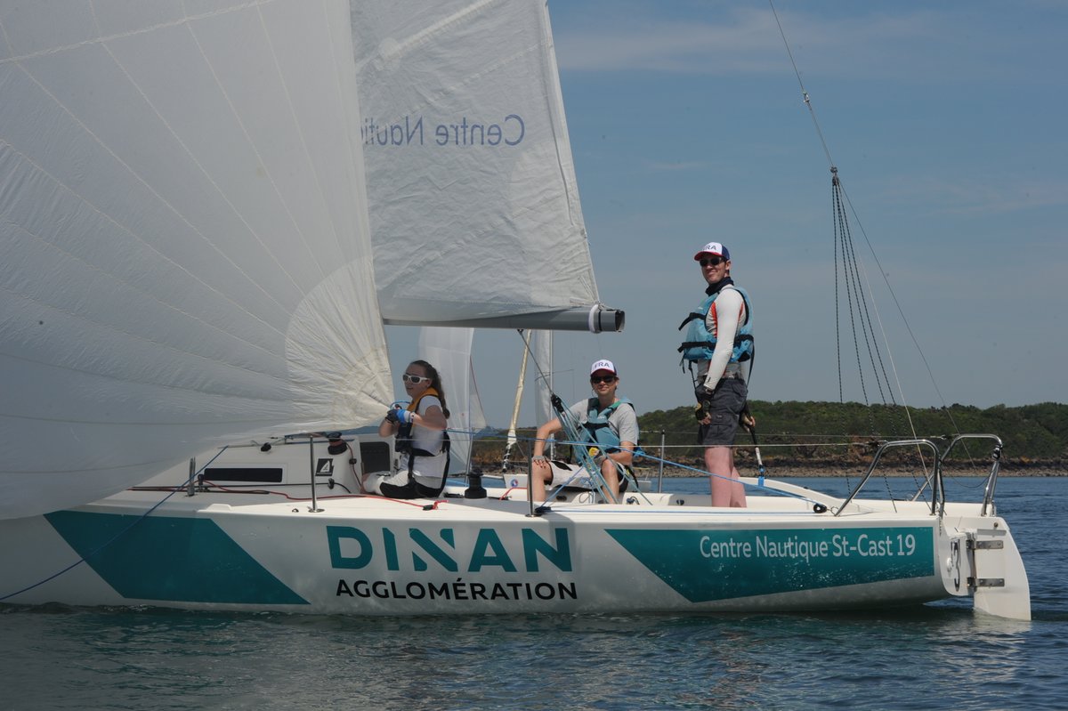 Au Grand Prix de l’École Navale, l’équipage de DJ ne monte jamais le son letelegramme.fr/sports/voile/a… via <a href="/LeTelegramme/">Le Télégramme</a> <a href="/GPEN_/">Grand Prix Ecole Navale</a>