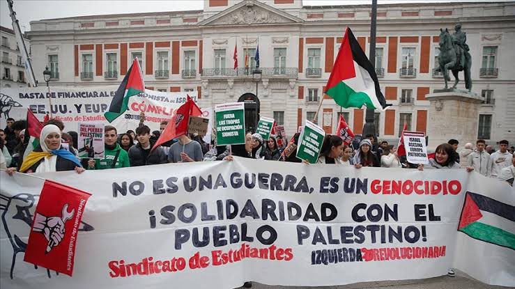 50 İspanyol üniversitesi İsrail üniversiteleri ile ilişkilerini kesti İspanya Üniversiteler Konfederasyonu (CRUE) yaptığı açıklamada, 'barışa ve uluslararası insancıl hukuka uyma konusunda kesin bir taahhütte bulunmayan' İsrail üniversiteleri ve araştırma merkezleriyle…