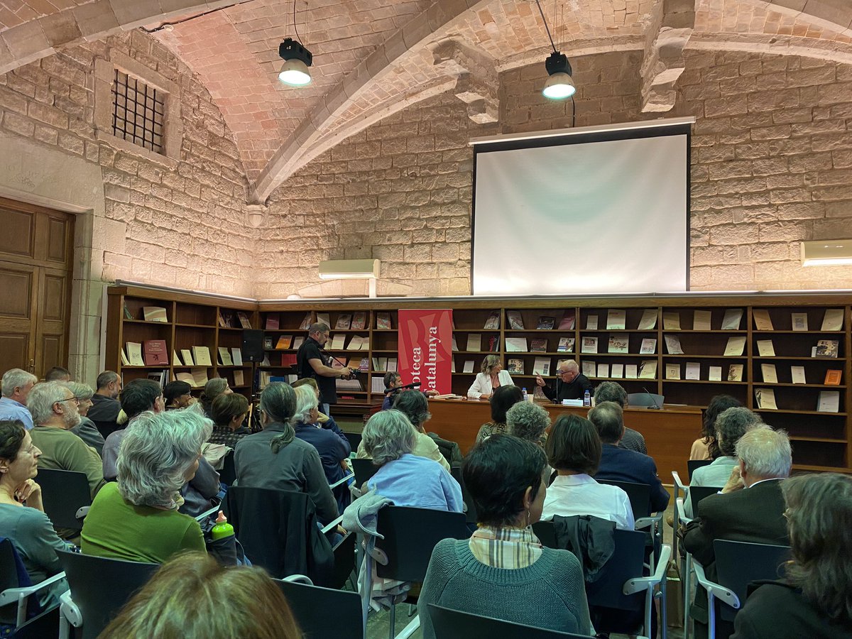 🔴 Avui, a la @BiblioCatalunya, @lletres ret homenatge al poeta, traductor, dramaturg i assagista Feliu Formosa amb motiu del seu norantè aniversari. Enhorabona per aquest reconeixement a tota una trajectòria en nom de l'@EscriptorsAELC!