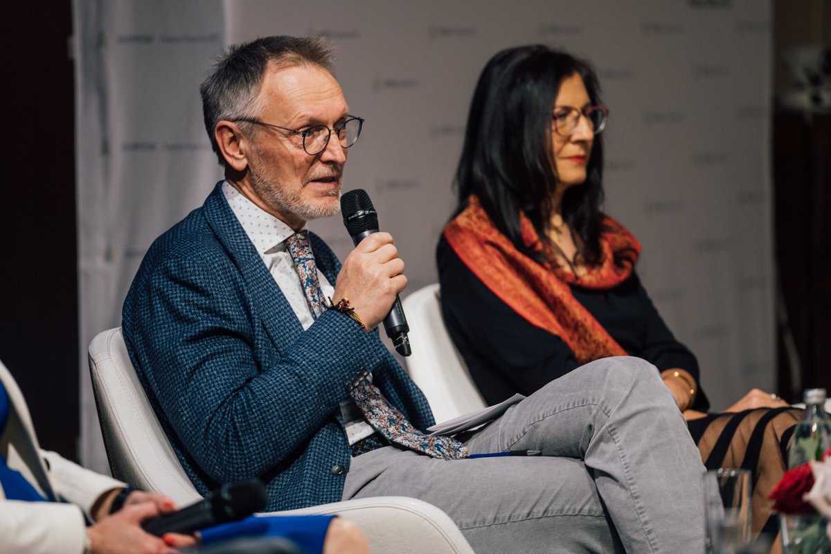 MFEA Slovenia (@mzez_rs) on Twitter photo Nekdanji evropski komisar <a href="/JanezPotocnik22/">Janez Potočnik</a> na okrogli mizi o procesu vjljučevanja Slovenije v #EU: “V ožji pogajalski skupini smo poskušali vedno delovati vključevalno. Delovali smo skupaj in verjeli v to, kar počnemo. Ker je bila takrat politika enotna, je bilo naše delo lažje.” Nekdanji evropski komisar <a href="/JanezPotocnik22/">Janez Potočnik</a> na okrogli mizi o procesu vjljučevanja Slovenije v #EU: “V ožji pogajalski skupini smo poskušali vedno delovati vključevalno. Delovali smo skupaj in verjeli v to, kar počnemo. Ker je bila takrat politika enotna, je bilo naše delo lažje.”