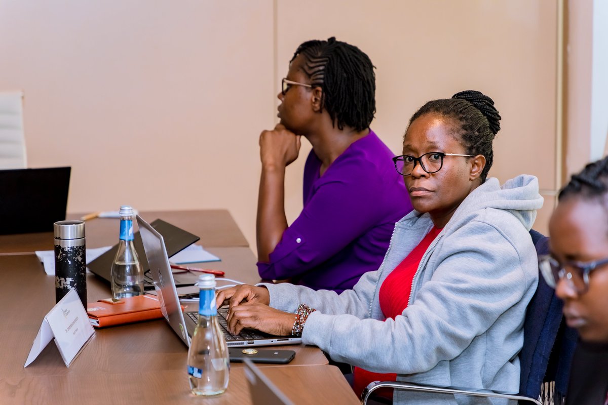 @KeTreasury @RwandaMFA @RwandaOGS @RwandaInKenya @RCI governance center , @CarolineCMRaes country representative of @GGGI_Rwanda, exchanged with the @KeTreasury delegation on GGGI's role in promoting sustainable growth and funds mobilization strategies. #SouthSouthCooperation #Rwanda #SSC #SustainableGrowth #Environment