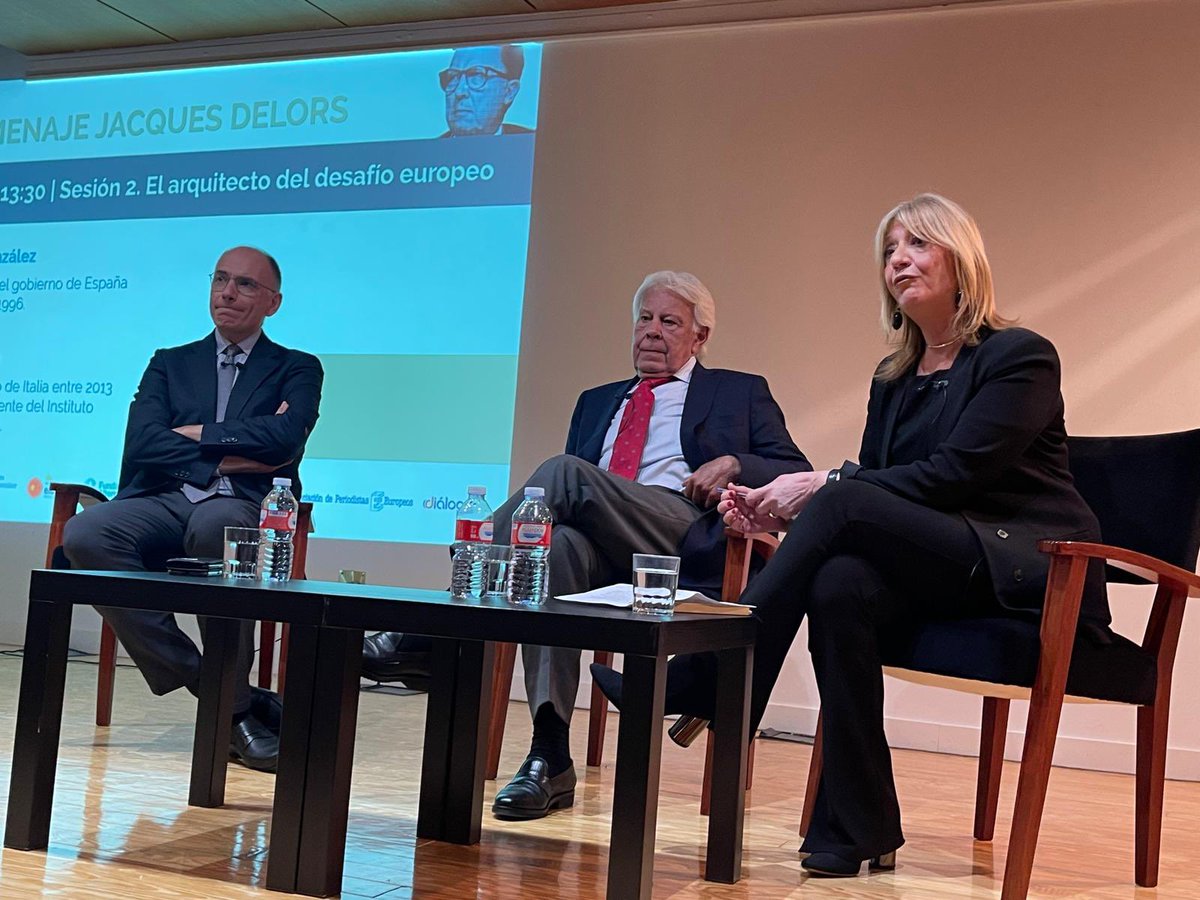 Celebrando 🇪🇺con un homenaje a #JacquesDelors el Presidente de la @ComisionEuropea que abrió las puertas de Europa a España Y en muy buena compañía @EnricoLetta @PascalLAMYPPF @CER_Grant
