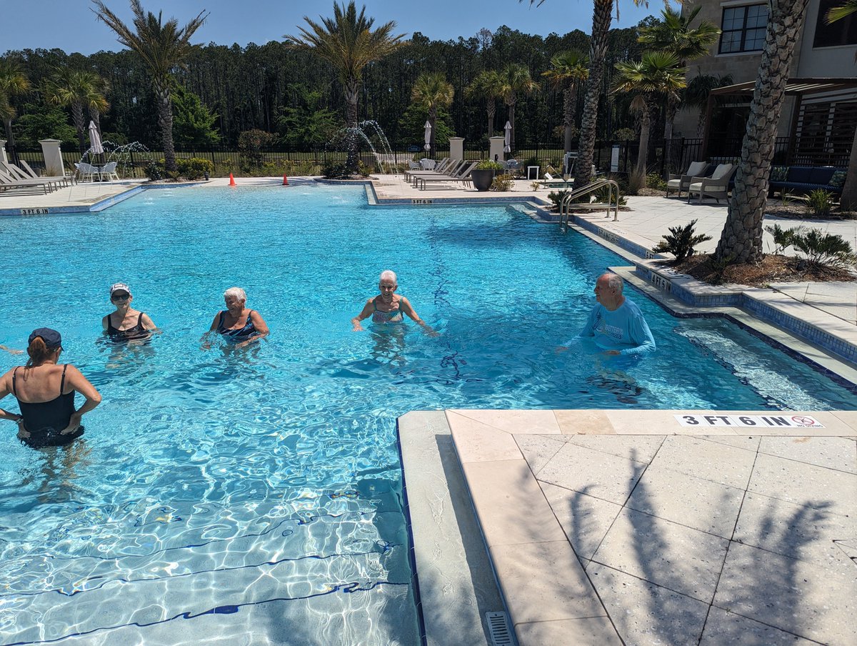 😎 #Starling at #Nocatee Independent Living residents love our resort-style swimming pool. It's perfect for Water Aerobics or just lounging. Keep an eye on our Activity Calendar for fun events in the pool!