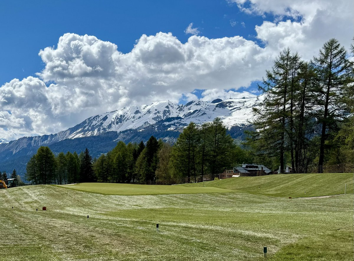 Into the home stretch on green complexes 17 & 10 at Golf Club Crans-sur- Sierre 🇨🇭 turfing the approaches…next week the remaining surrounds 💪🏻@omegaEUmasters @dsampsongolf