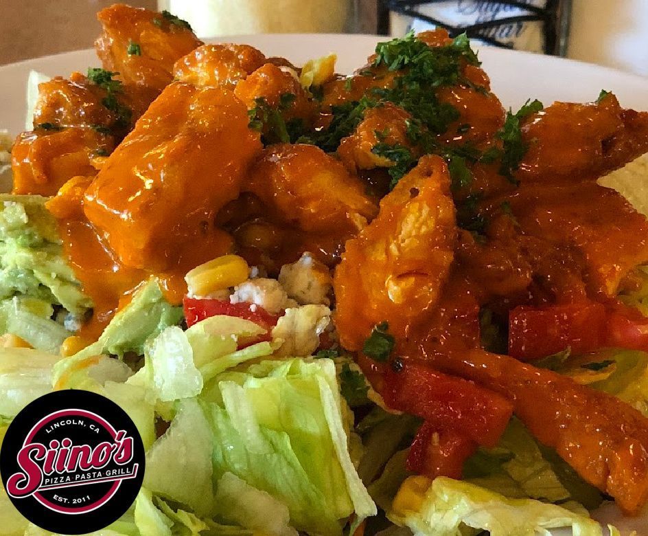 Bring on the heat with our Buffalo Chicken Salad. It pairs perfectly with an ice-cold beer or glass of wine. 😋 See ya at Siino's! 

#Siinos #Pizza #Pasta #Grill #PlacerCounty #LincolnCA #RocklinCA