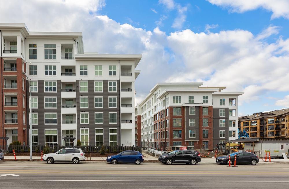 New apartment buildings in U.S. all look really similar to each other. One reason: U.S. regulations dictate an oddly-specific layout that's hostile to families and limits light/ventilation. THREAD: