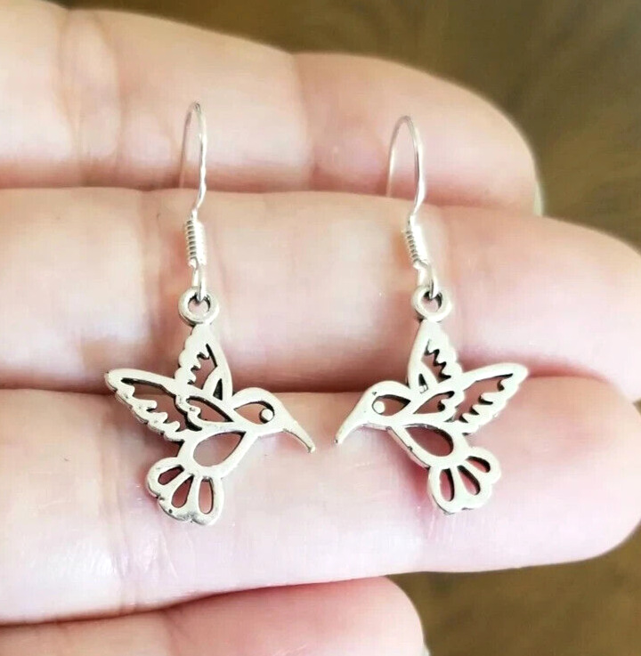 Silver Hummingbird Earrings  #HummingbirdJewelry #hummingbird #hummingbirds #hummingbirdearrings #jewelry #earrings #bird #birds #giftsforher #giftsformom #momgift #Mothersday #Promjewelry #wedding #fashion #style #handmadejewelry

ebay.com/itm/2668047644… #eBay via @eBay