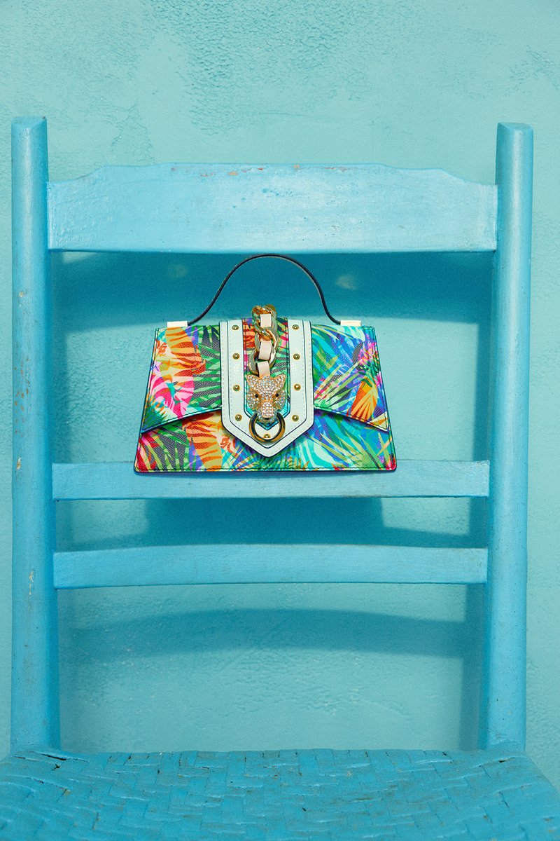 Summer in color ☀️🌊🌴 Ezie slide sandals & matching Theana bag is THE set of the season to make an impression from the pool to the terrace and everywhere in between. Shop made to match season faves: bit.ly/3UmCJec #ALDOPillowWalk #ALDOShoes