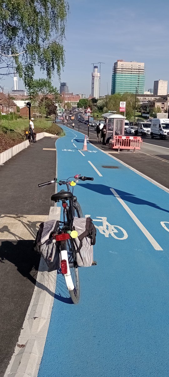 And then I tried out the new Dudley Road cycle infrastructure: it's a wonderful ride folks, go and check it out! 💚🚴‍♀️@bhamconnected @BCRbirmingham #DudleyRoadBlueRoute