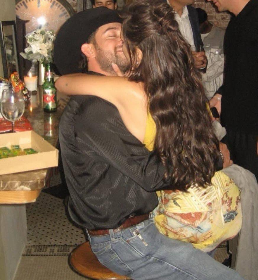 Bella Hadid, su novio mexicano, una bolsa de chetos y una chela. 🤍