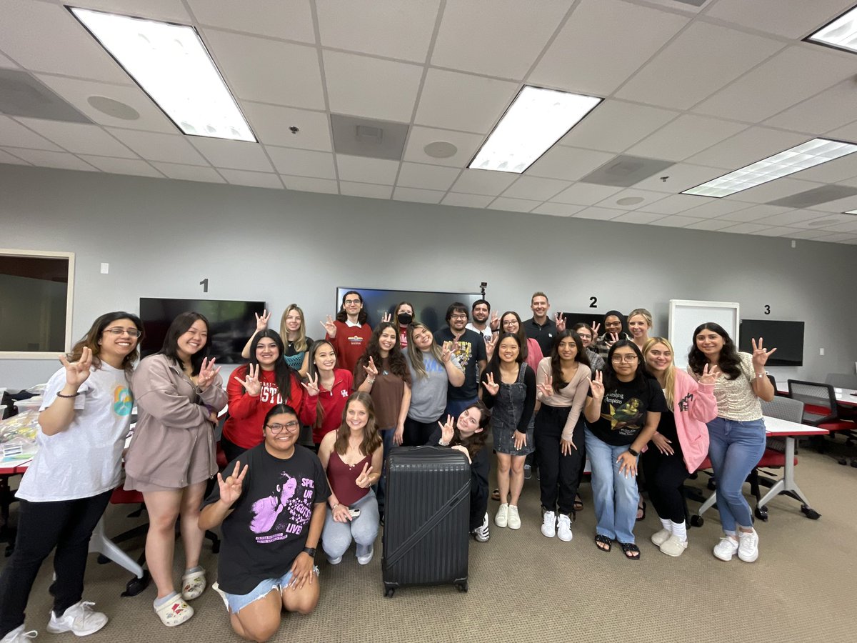 It’s Graduation Day! Congrats to these @UHCOE #ForeverCoogs! So proud of your accomplishments and humbled to walk with you in the teaching journey. Your future students are lucky to have you as their teacher! @AliefISD @FortBendISD @LamarCISD 🐾 True We’ll Ever Be.