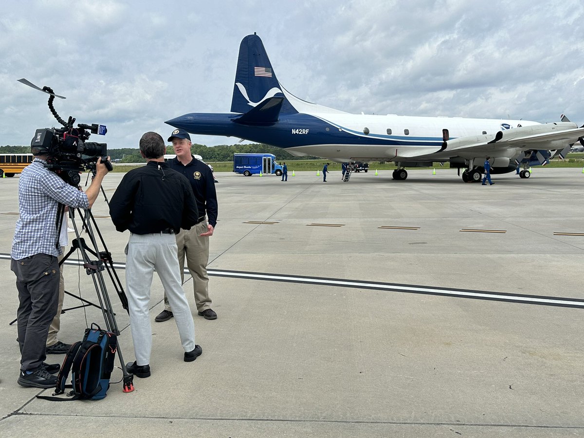 Giving you a heads up that hurricane season is right around the corner - only 23 days away! SCEMD Chief of Staff Steven Batson is chatting with @Drrickknabb from The Weather Channel about all things hurricanes. Stay informed. #HurricanePrep #Knowyourzone #hurricaneprepmonth