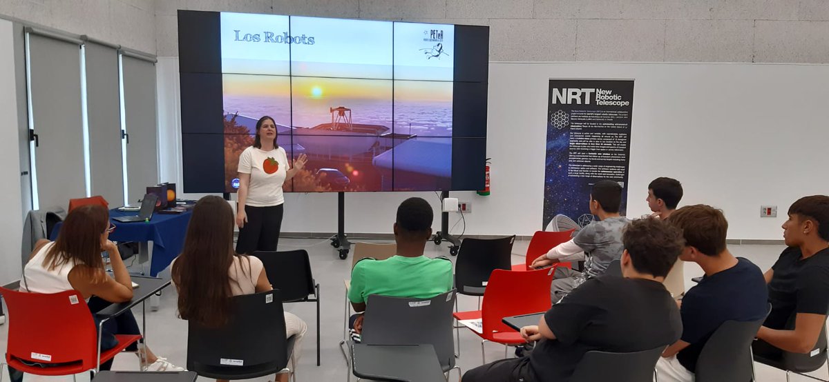 📸Hoy hemos estado en la #Miniferia24 de la Ciencia y la Innovación en Tenerife con el proyecto #PETER. 🔭El alumnado ha aprendido a hacer observaciones con telescopios robóticos de la mano de nuestras compañeras Nayra Rodríguez y Alejandra Goded. @agenciaiisi @PCTTenerife