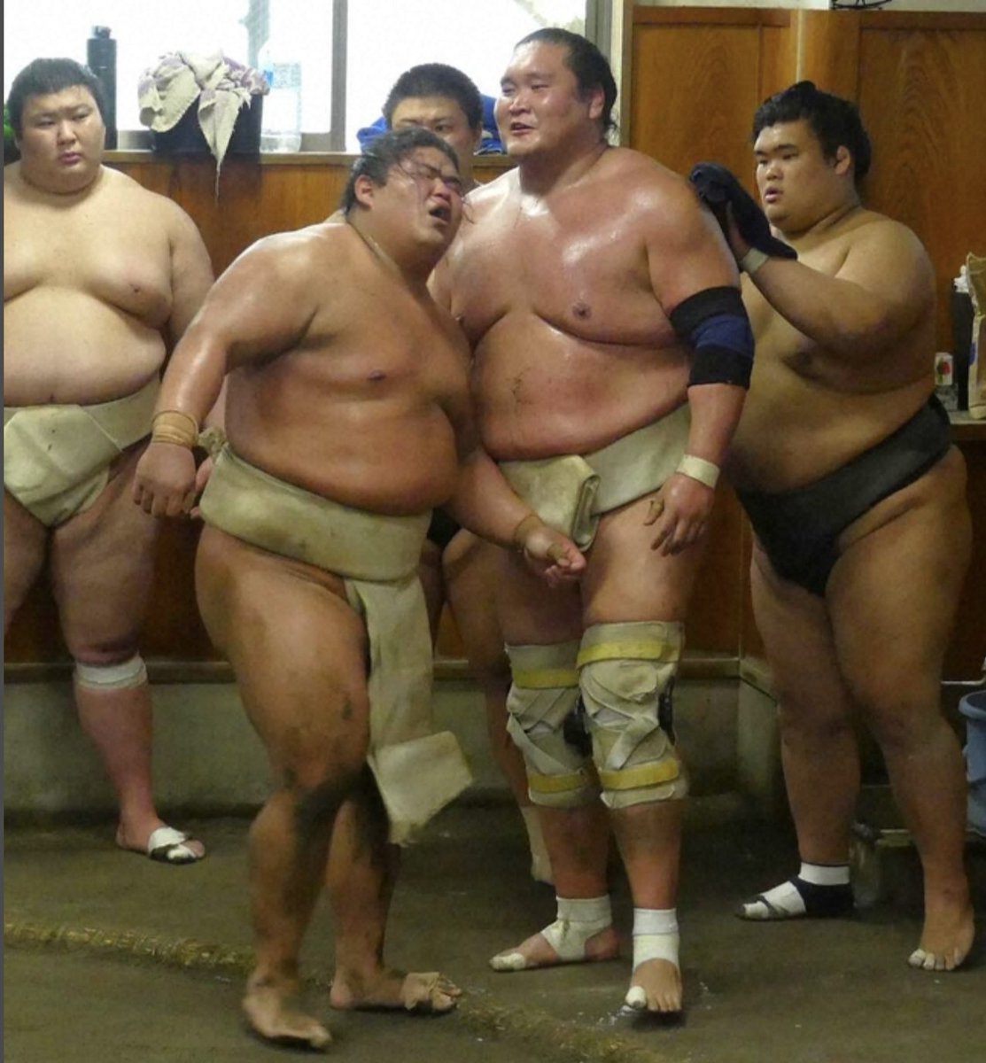 With Asanoyama and Takerufuji officially out for Day One of the May Tournament--it's time to wonder if Yokozuna Terunofuji will participate.

According to Moti Dichne's sumo newsletter, 
'Terunofuji will decide tomorrow morning (May 10).'

Photo: Lending his chest to Hakuoho, the…