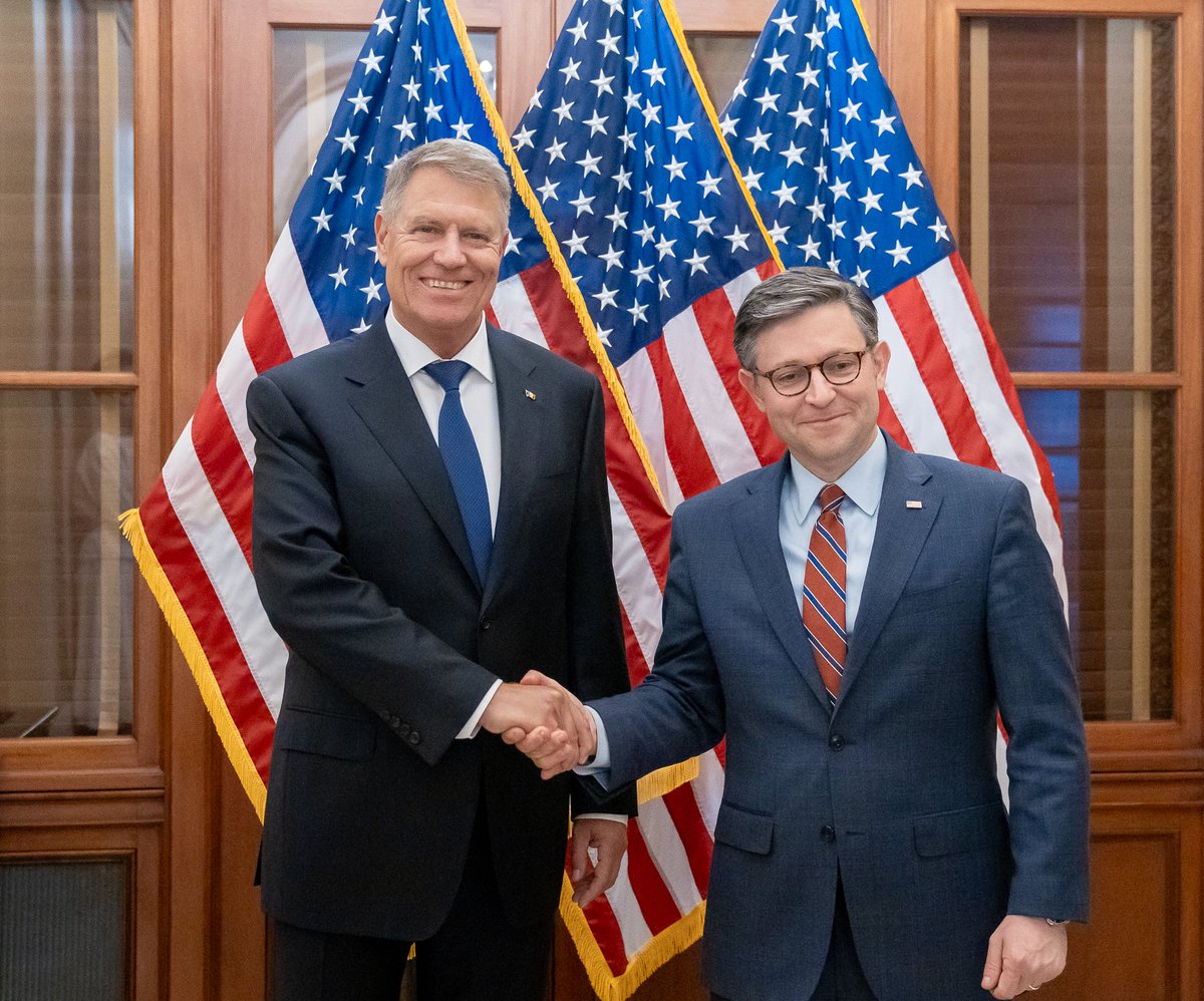 Today I had a very substantial meeting with @SpeakerJohnson at the US Congress. We discussed concrete ways to enhance the US - RO #StrategicPartnership, including in the energy sector. I thanked him for the vital 🇺🇸 recent decision on the assistance package for Ukraine.