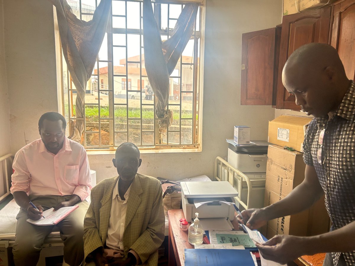 Endoscopy runs smoothly @MbararaHospital because of excellent staff like Florence and Emmanuel - seen here helping Dr. Caleb and a patient prepare for their procedure. @PaulObwoya @dr_sasiimwe @KathleenCoreyMD @MustMedFaculty