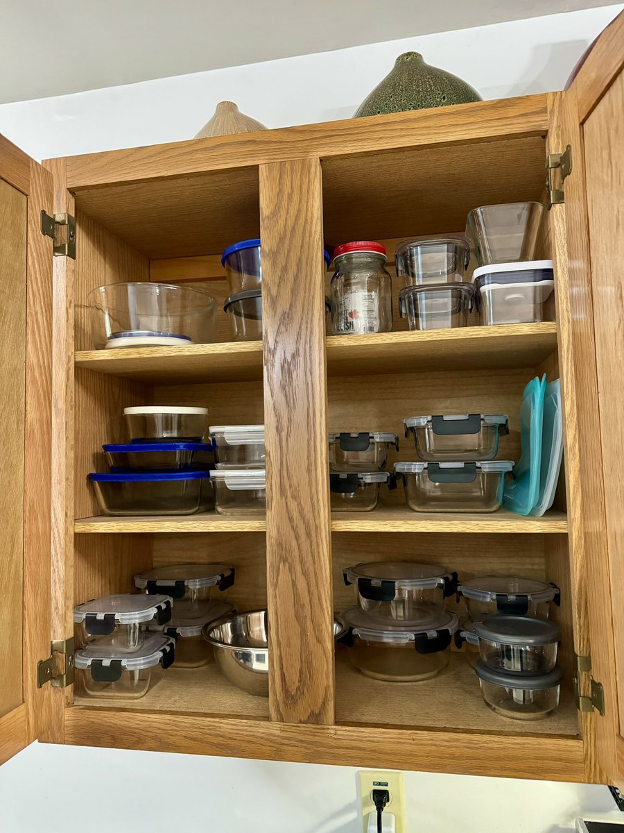 Anyone else store their food containers w/ the lids on like this? It takes up a bit more space, but you never have to hunt for the right size lid. I’ve tried both ways & prefer this way.