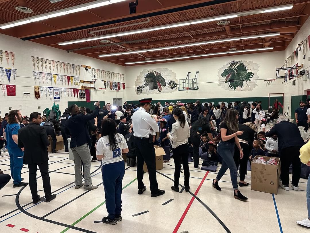 Today, we gave out hundreds of helmets! Hundreds of kids are safer for it. I can’t thank everyone enough for all the help today. From my fellow @TorontoPolice members & partners like @OntarioTLA. Thanks to all the media! Special thx to @deSalesTCDSB for being amazing hosts!