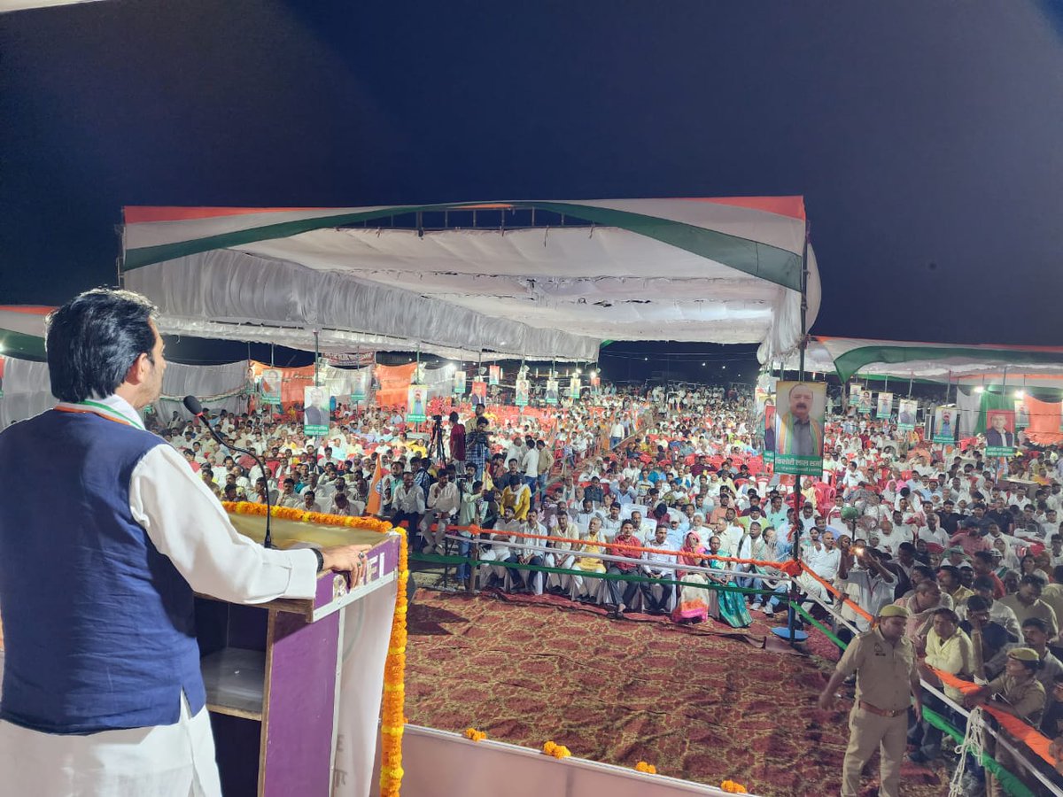 Addressed a public gathering at Bahadurpur in  #Amethi (UP). The locals reaffirmed their commitment to vote in favor of the Pandit @KLSharmaINC. 
Highly grateful to all of you for your affection & support.

@INCIndia 
#LokSabhaElections2024
#voteforcongress 
#Vote4INDIA