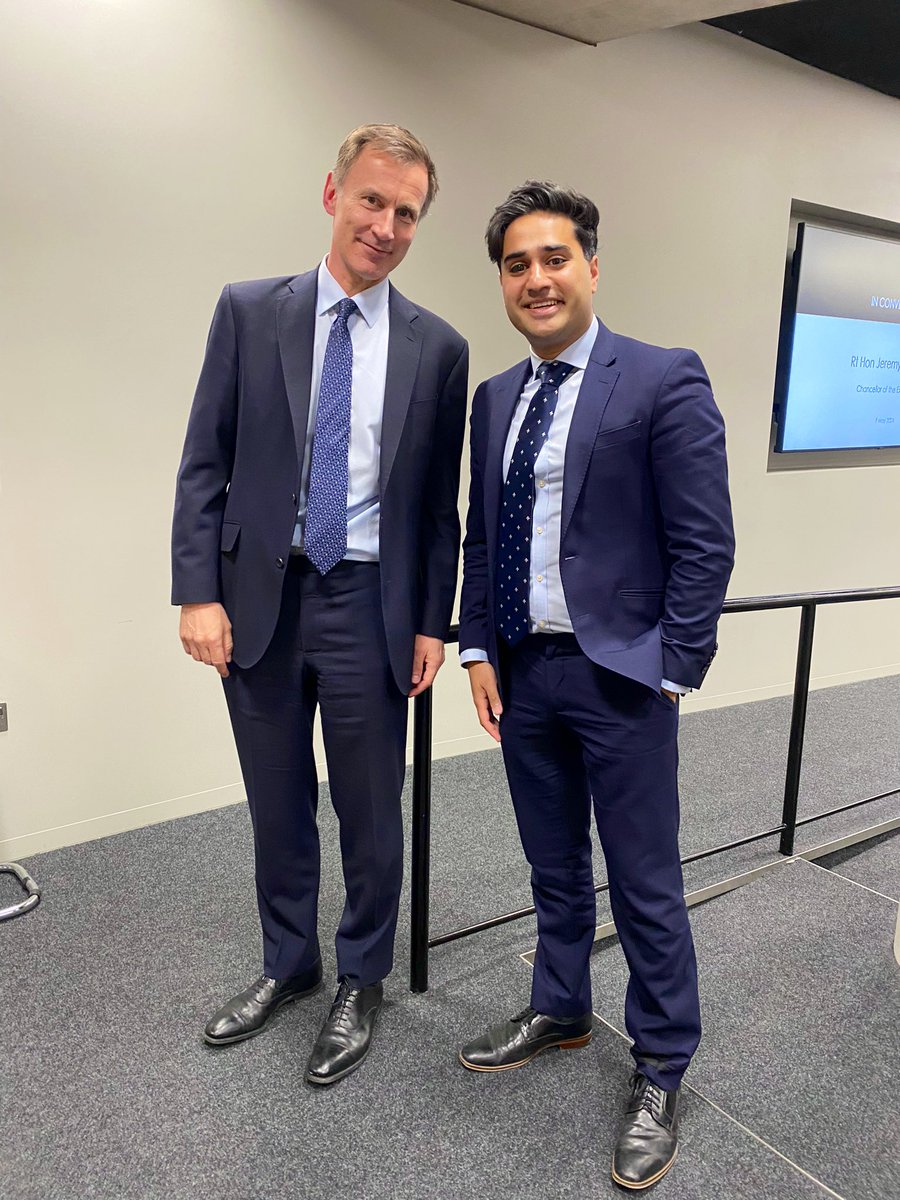 Being back with Chancellor @Jeremy_Hunt was terrific. He shared experiences from his career in public service with @BlavatnikSchool @UniofOxford. He emphasised that authenticity and doing the right thing - regardless of the media landscape - are the pillars of public servant.