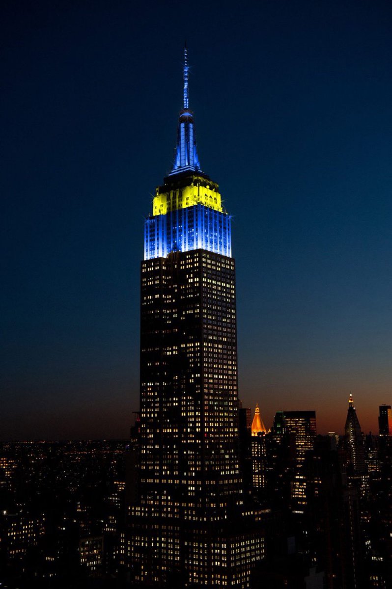 Happy #EuropeDay from #TeamLuxembourg in NYC, where the @EmpireStateBldg joins the celebration by shining blue & yellow 💙💛 Happy anniversary of the Schuman Declaration, which laid the foundation for political and economic cooperation in what is now the #EuropeanUnion 🇪🇺🇱🇺🗽🇺🇳