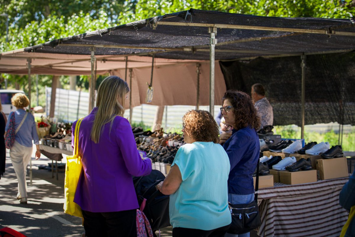 🛍️ [MERCAT SETMANAL]

Avui hem estat al mercat setmanal dels dijous, parlant amb la ciutadania 🫂 i escoltant les seves inquietuds. 

A la recta final de les eleccions 🗳️, treballem per decidir el futur de Catalunya. 

#AlCostatDeLaGent
#AlCostatDeCatalunya