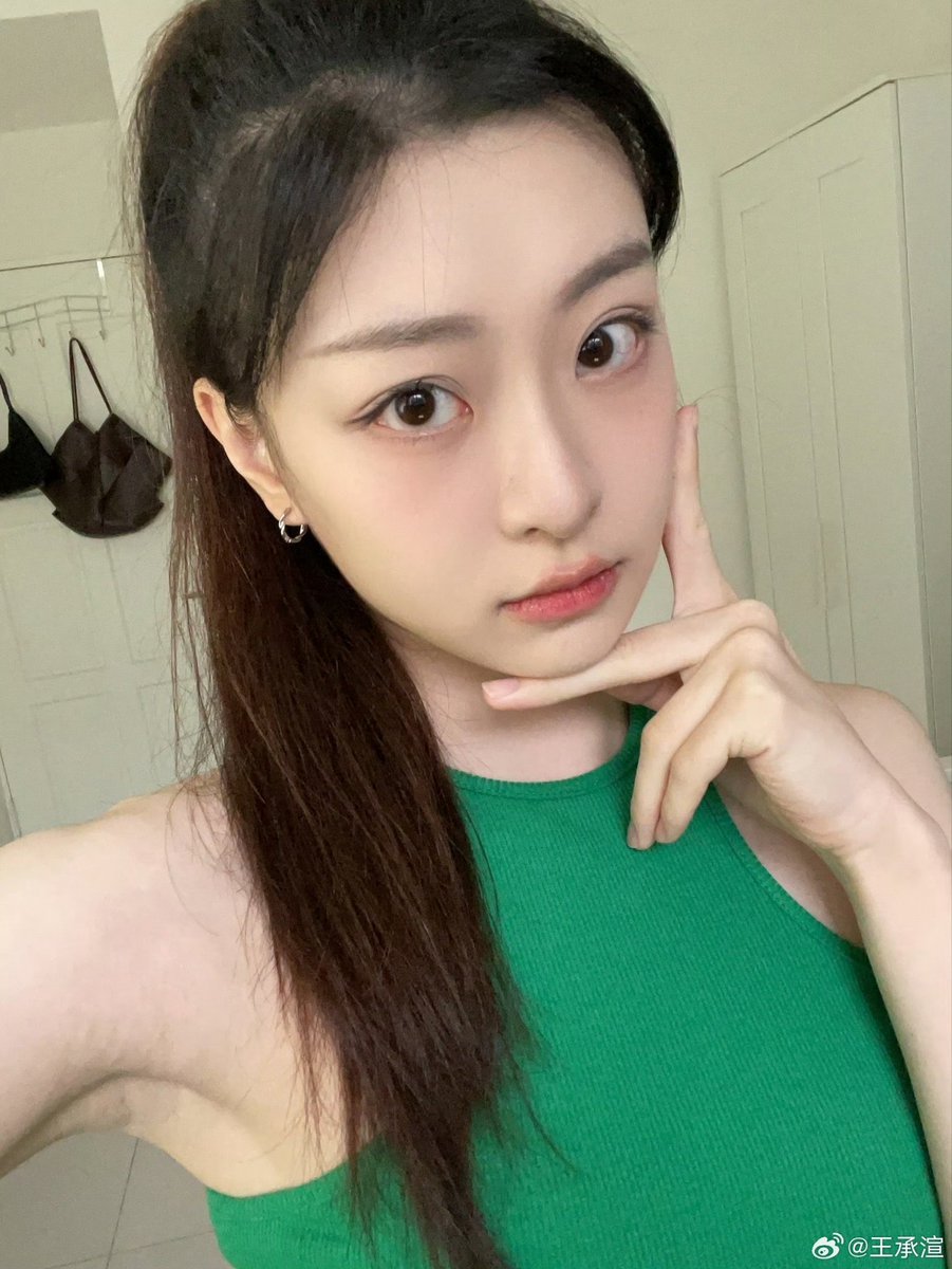 SharonWang_Fans's tweet photo. 20240507 | [Weibo Super Topic] #王承渲 (2/3)

[แปลแคปชั่น]

😈 : ฤดูร้อนมาถึงแล้วใช่ไหมคะ?
ปีนี้มีเป้าหมายยังไงกันบ้างคะ?
ฉันจะออกผลงานใหม่ ไปเจอพวกคุณ
จะไม่ทำให้พวกคุณทุกข์ใจหรือผิดหวังค่ะ

🔗https://t.co/Yb44C98Qt6

#SharonWang #WangChengxuan #หวังเฉิงเซวี่ยน #ชารอนหวัง https://t.co/V9sUgeef4E