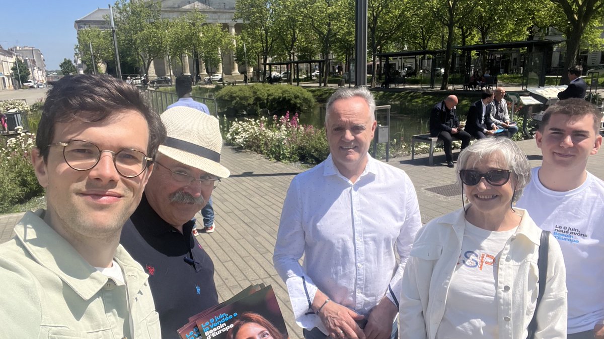 Pour la fête de l’Europe 🇪🇺, sous le soleil 🌞 de La Roche-sur-Yon avec la ministre <a href="/sretailleau/">Sylvie Retailleau</a> et <a href="/HenrietPierre/">Pierre Henriet</a> !

➡️ Votez le #9Juin 🗳️ pour <a href="/ValerieHayer/">Valérie Hayer</a>

Nous avons @BesoindEurope pour le plan de 1000 milliards € pour accélérer la recherche et l’industrie européennes.
