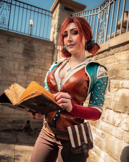 According to the council, your feed needed more Triss Marigold 😌🔨  📷 @shutter_owl https://t.co/0xbgF