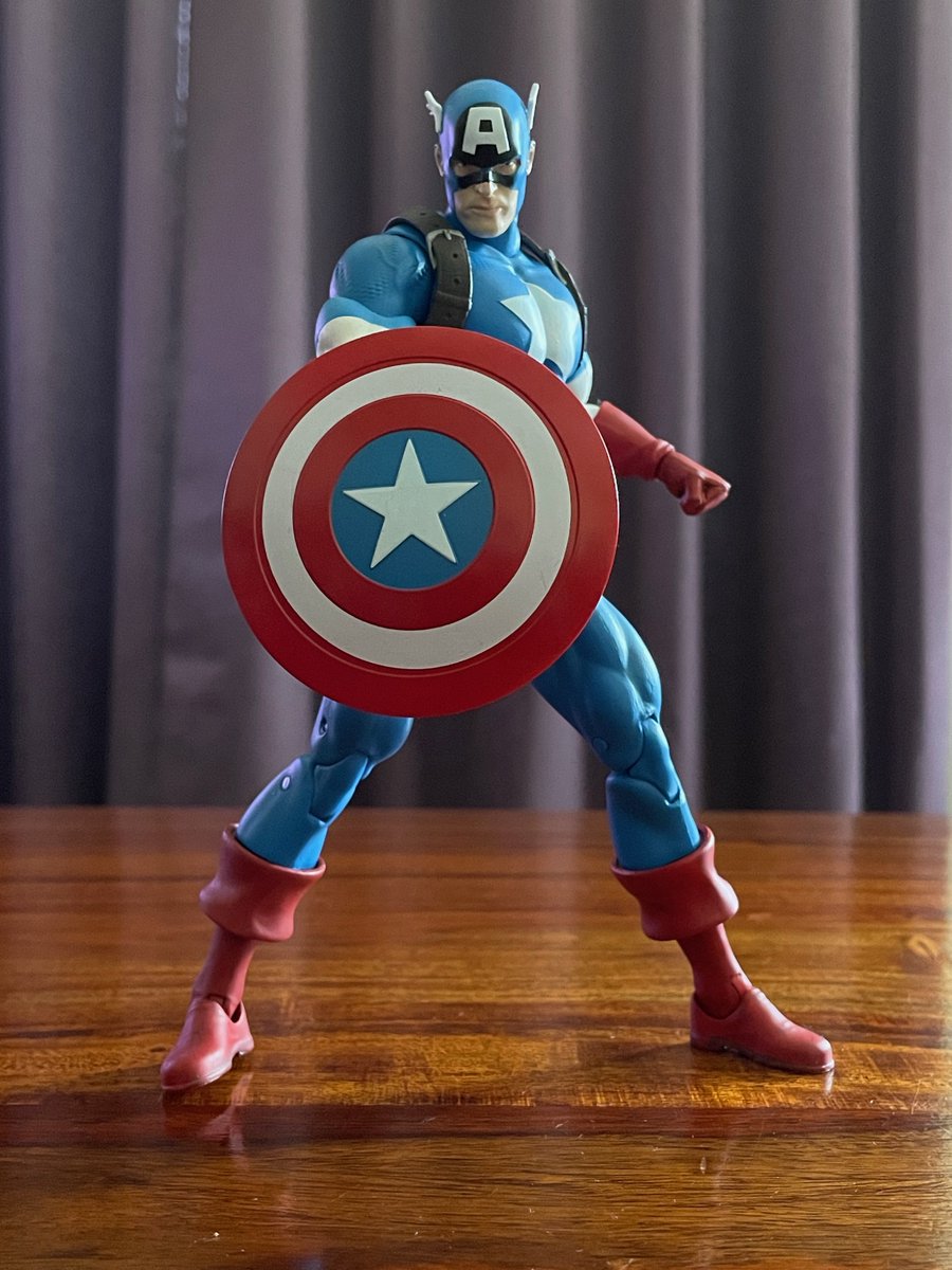 Folks seem to be really happy with this @CollectDST Toys Captain America which is always very rewarding to see. Designed by yours truly and sculpted by Chris Dahlberg. Below is my design art and some coffee table pics. Captain America is hitting stores everywhere now.