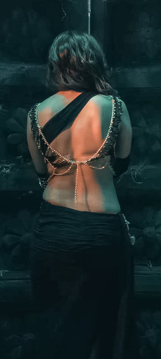 Wat a Back. 🤗 Milky #RaashiiKhanna 👅 @ActressWorld14 #Aranmanai4 #Actressworld #RaashiKhanna