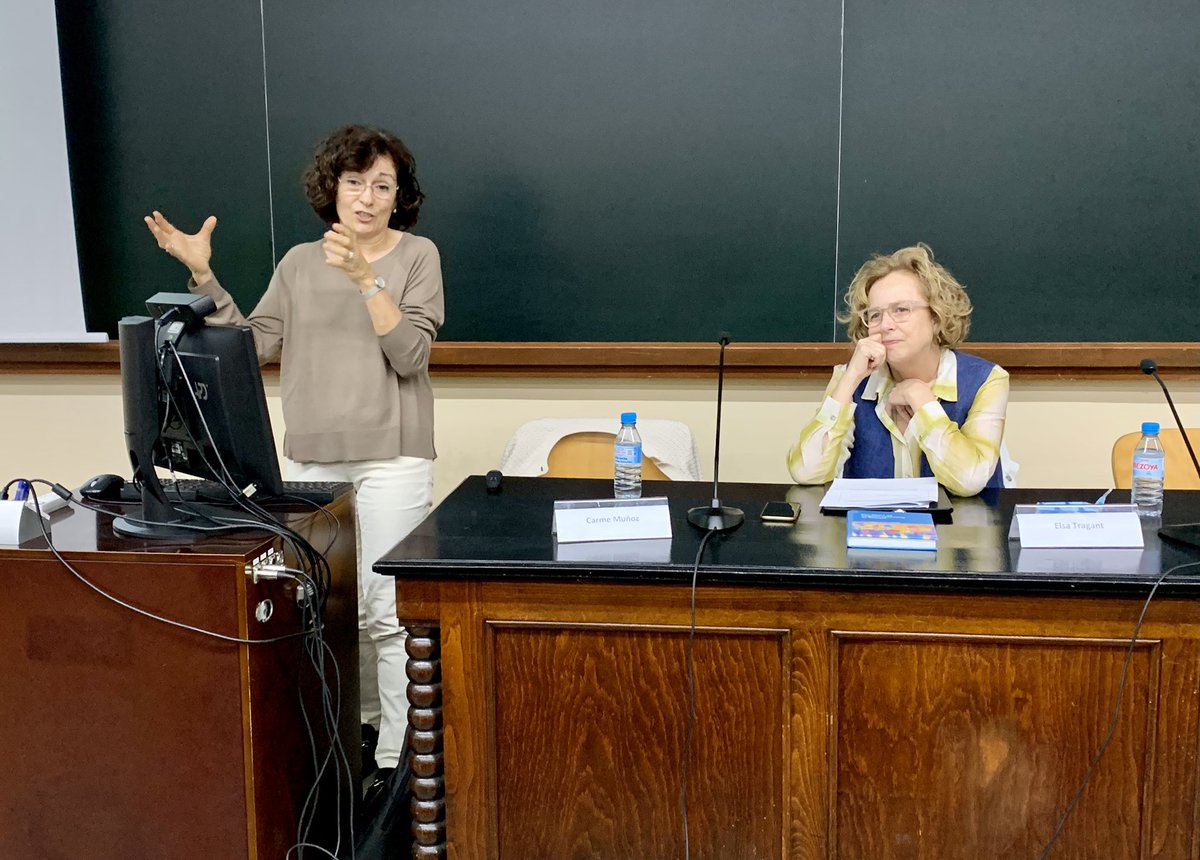 FilComUB's tweet photo. 📸 Nova sessió dels #DijousFilComUB, el cicle de divulgació que vol donar a conèixer el talent i la recerca de la nostra facultat.
Aquesta tarda, les professores Carme Muñoz i Elsa Tragant han ofert la conferència «Trajectòries d’un grup d’alumnes d’anglès en l’ensenyament. https://t.co/Tjb9vX8cqn