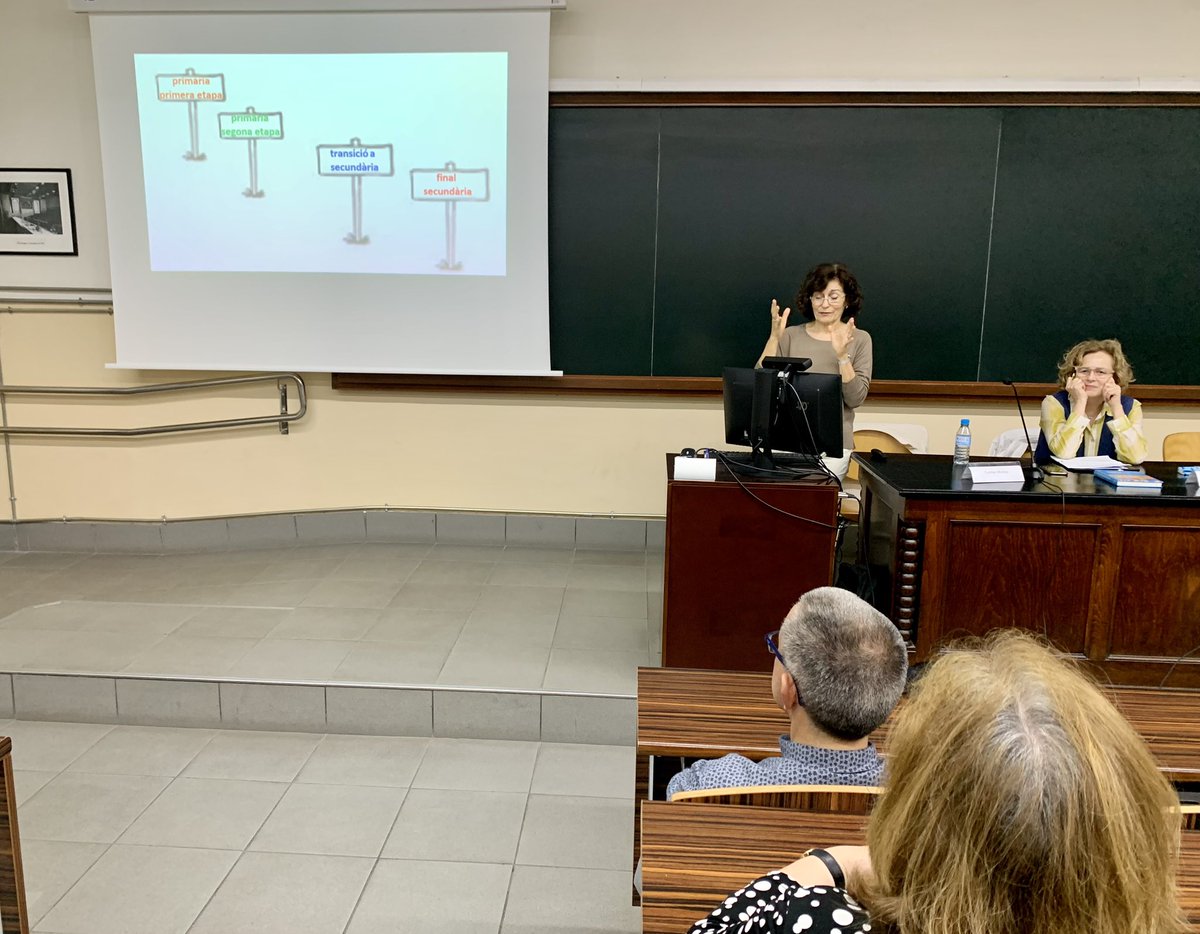 FilComUB's tweet photo. 📸 Nova sessió dels #DijousFilComUB, el cicle de divulgació que vol donar a conèixer el talent i la recerca de la nostra facultat.
Aquesta tarda, les professores Carme Muñoz i Elsa Tragant han ofert la conferència «Trajectòries d’un grup d’alumnes d’anglès en l’ensenyament. https://t.co/Tjb9vX8cqn