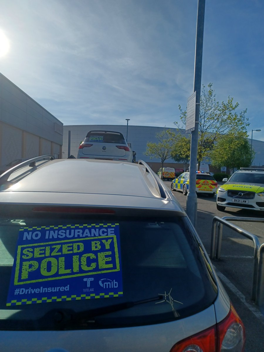 Busy, busy in @SmethwickWMP #RHPT @PaulFarleyMIB @DriveInsured #RoadSafety Many offences identified this afternoon #fatal4