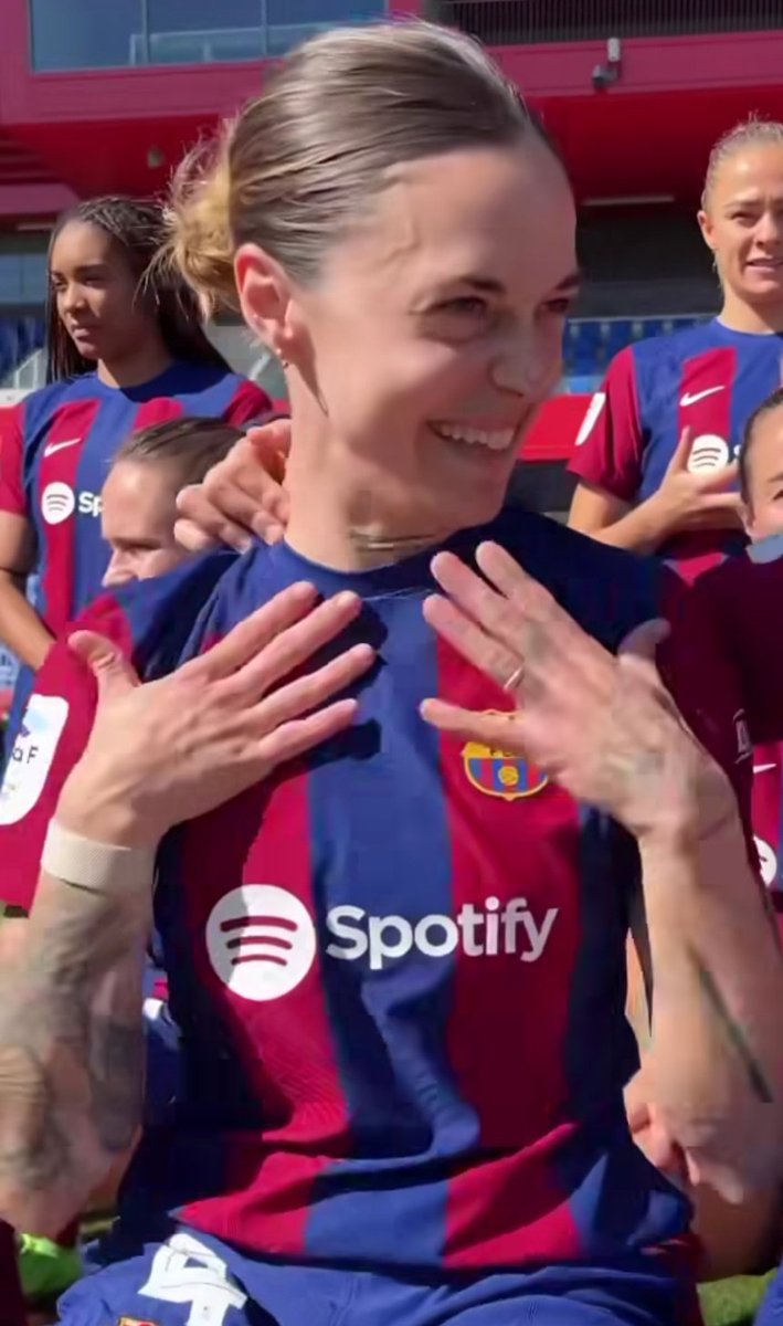 look how excited she is to wear barca shirt 🥹🥹