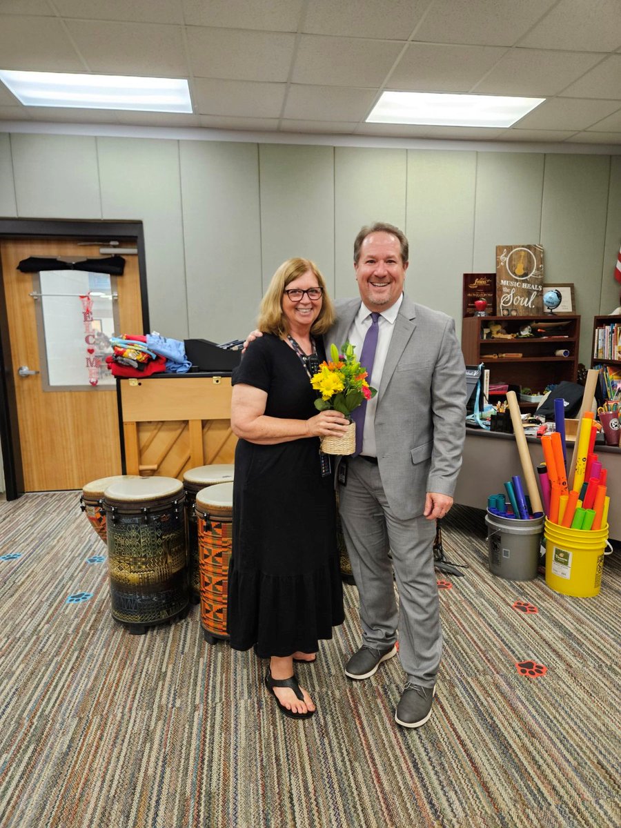 Congrats to Ms. Hewitt who is moving on to the next chapter after 30+ years @OCPSnews. I had the honor of working with her at both @Westbrooke_OCPS and @DillardSt_OCPS. One of the very best! Enjoy retirement. Well deserved and Thank you! @DrRahim_Jones