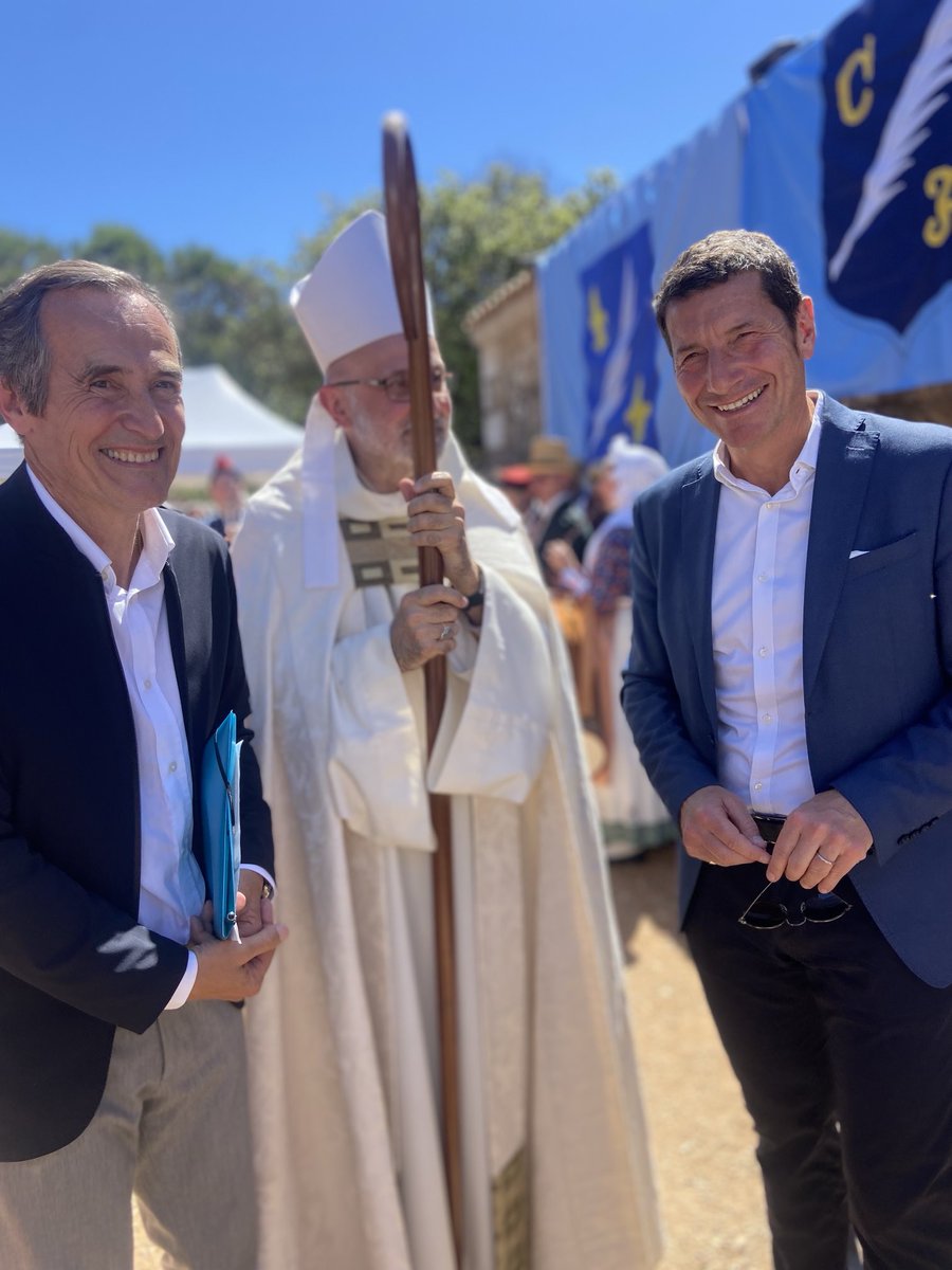 ⁦#Cannes fière de ses racines Comme chaque année la cérémonie dite d’allégeance et datant de 1448 est perpétuée le jeudi de l’Ascension sur l’⁦@IleSaintHonorat⁩ par l’⁦@abbevladimir⁩ ⁦@davidlisnard⁩ et Marc Giuliano président de l’ADAFca