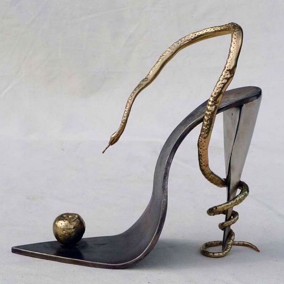 هذا الهيلز مصمم عشان يزيد قدرتك على التركيز 🤣🙃
هل ممكن تجربيه ؟! انا لا طبعا 🥹