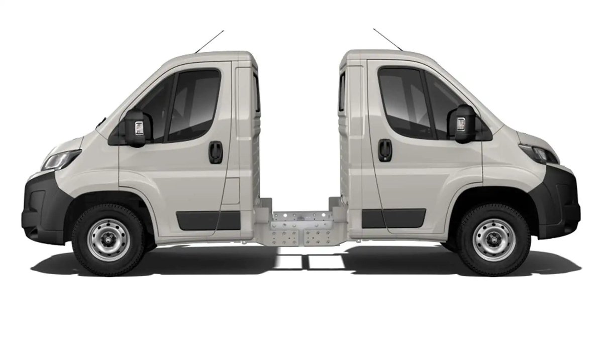Fransız otomobil üreticisi Citroen, iki van kabinini birbirine bağladığı garip bir aracı satışa sundu. 👀