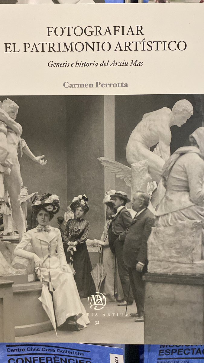 #BonaNoticiaDelDia assistim a la @ccgolferichs a la presentació del llibre de @perrottaCARMEN, Fotografiar el patrimoni o artístico. Génesis e  historia del Arxiu Mas, de @EdicionsUB . @Fundacio_IAAH @HistoriaArtUB