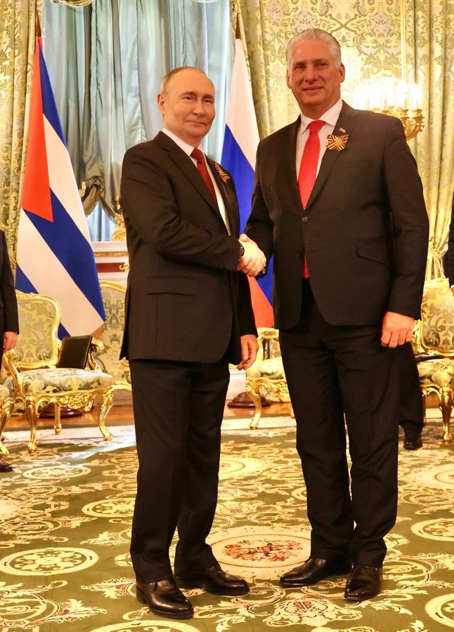 El presidente de Rusia, Vladímir Putin, ha mantenido este jueves un encuentro con su homólogo de #Cuba, Miguel Díaz-Canel, para abordar el desarrollo de las relaciones bilaterales entre ambas naciones en el ámbito diplomático, político y económico.
