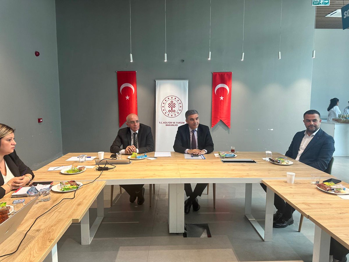 Hazro İlçe Halk Kütüphanesi (@hazrokutuphane) on Twitter photo İl Kültür ve Turizm Müdürü <a href="/sgenc47/">Sabahattin GENÇ</a> başkanlığında Kayapınar İlçe Halk Kütüphanesinde 'Eş güdüm' toplantısı gerçekleştirildi. 📝🗂️
<a href="/DogukanKoyuncu_/">Doğukan Koyuncu</a>
<a href="/Diyarbakiriktm_/">Diyarbakır İl Kültür ve Turizm Müdürlüğü</a>
<a href="/KTBKYGM/">KYGM</a> İl Kültür ve Turizm Müdürü <a href="/sgenc47/">Sabahattin GENÇ</a> başkanlığında Kayapınar İlçe Halk Kütüphanesinde 'Eş güdüm' toplantısı gerçekleştirildi. 📝🗂️
<a href="/DogukanKoyuncu_/">Doğukan Koyuncu</a>
<a href="/Diyarbakiriktm_/">Diyarbakır İl Kültür ve Turizm Müdürlüğü</a>
<a href="/KTBKYGM/">KYGM</a>