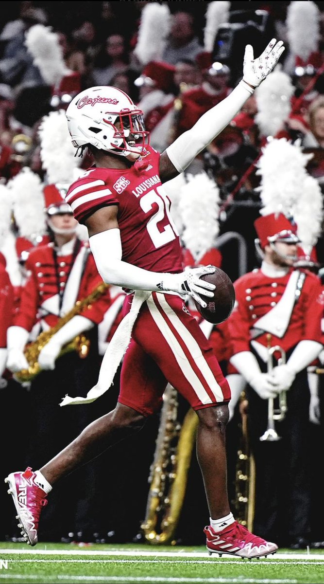 #AGTG After a great talk with @CoachMunoz13 I’m blessed to receive an offer from the University of Louisiana - Lafayette! @Zinn68 @BBell__ @EMitch_28 @Bullard_Coach @Jalil_Johnson21 @jacorynichols @justinallen_13 @Coach_Peterson