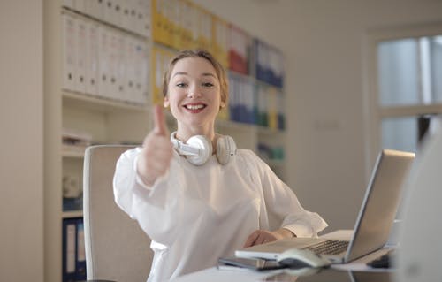 In a classroom, it’s up to you to make sure any audio-visual elements are functioning properly before you begin your speech. 
The same applies to the camera & microphone on your laptop or computer prior to beginning an online presentation. 
#PainlessPublicSpeaking
#PublicSpeaking