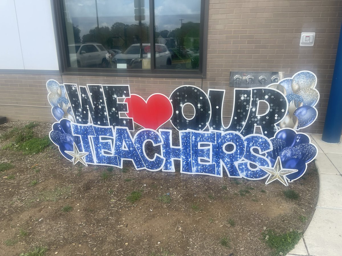 HMS_PGCPS's tweet image. Shout out to some of the best at HMS!  Happy Teacher Appreciation Week!  If you haven’t done so already, thank a teacher!  @bkbornjabredap