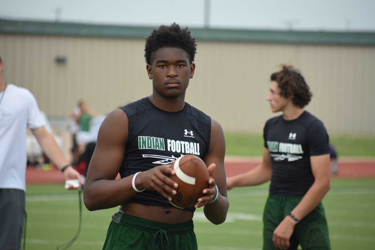 Going to be intriguing to follow 2027 Waxahachie QB/ATH Ethan Smith (@EthanJSmithQB). Strong build at 6-foot-3. High ceiling.