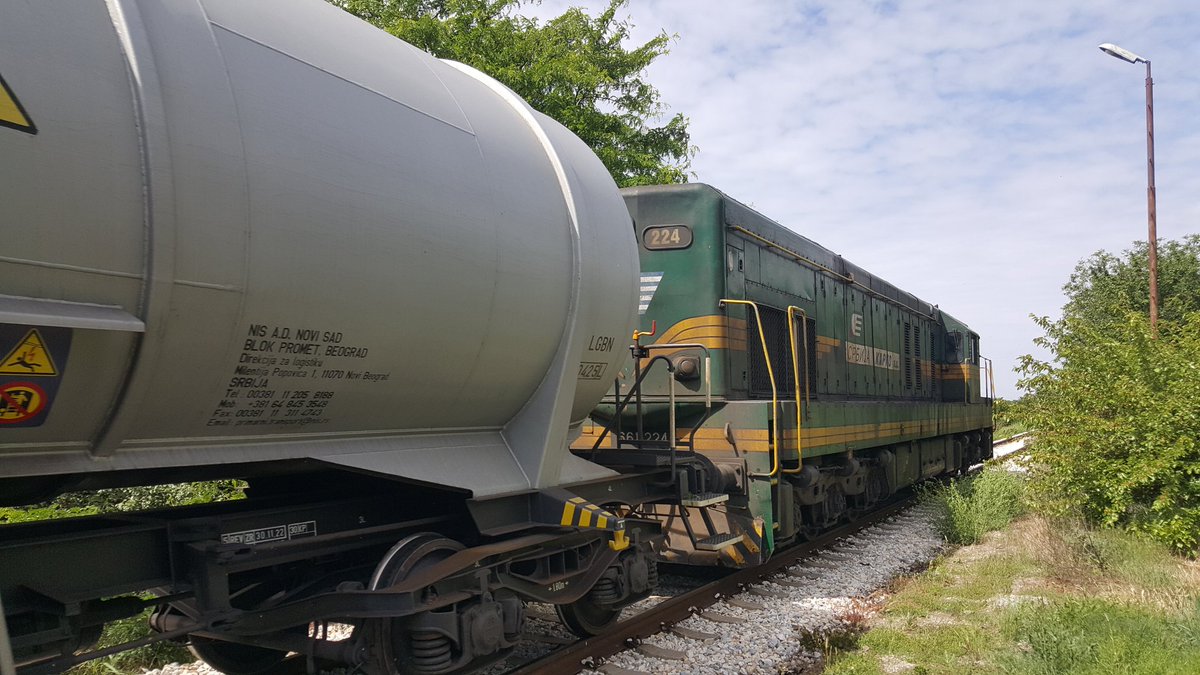 #titel #railpassion #teretnivoz #freighttrain #srbijakargo #voz #train #srbija #serbia #railphotography #trainspotter #railwaycar #railwaywagon #pruga #railways #locomotive #lokomotiva #dizellokomotive #diesellocomotive #railwaysofeurope #cisterne  #lokomotiva661 #kenedi #kennedy