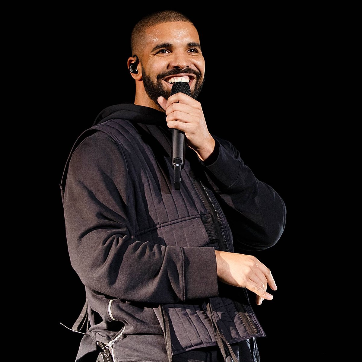 .@Drake becomes the first artist in history to chart for at least 3,000 cumulative weeks on both the Hot 100 and Billboard 200.